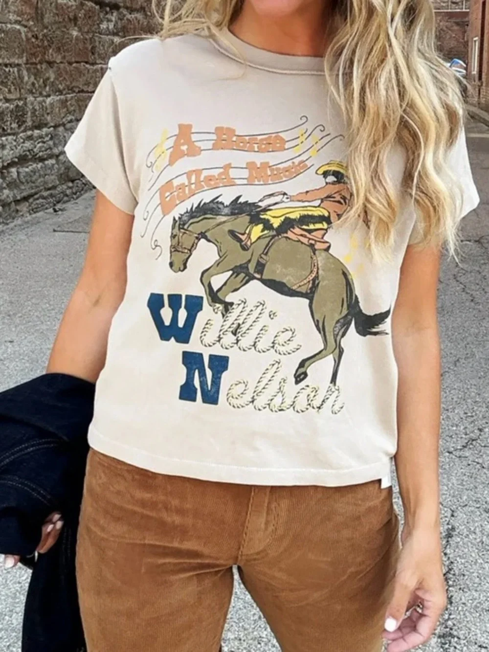 Daydreamer Willie Nelson Horse Called Music Reverse Girlfriend Tee NWT - Picture 1 of 16